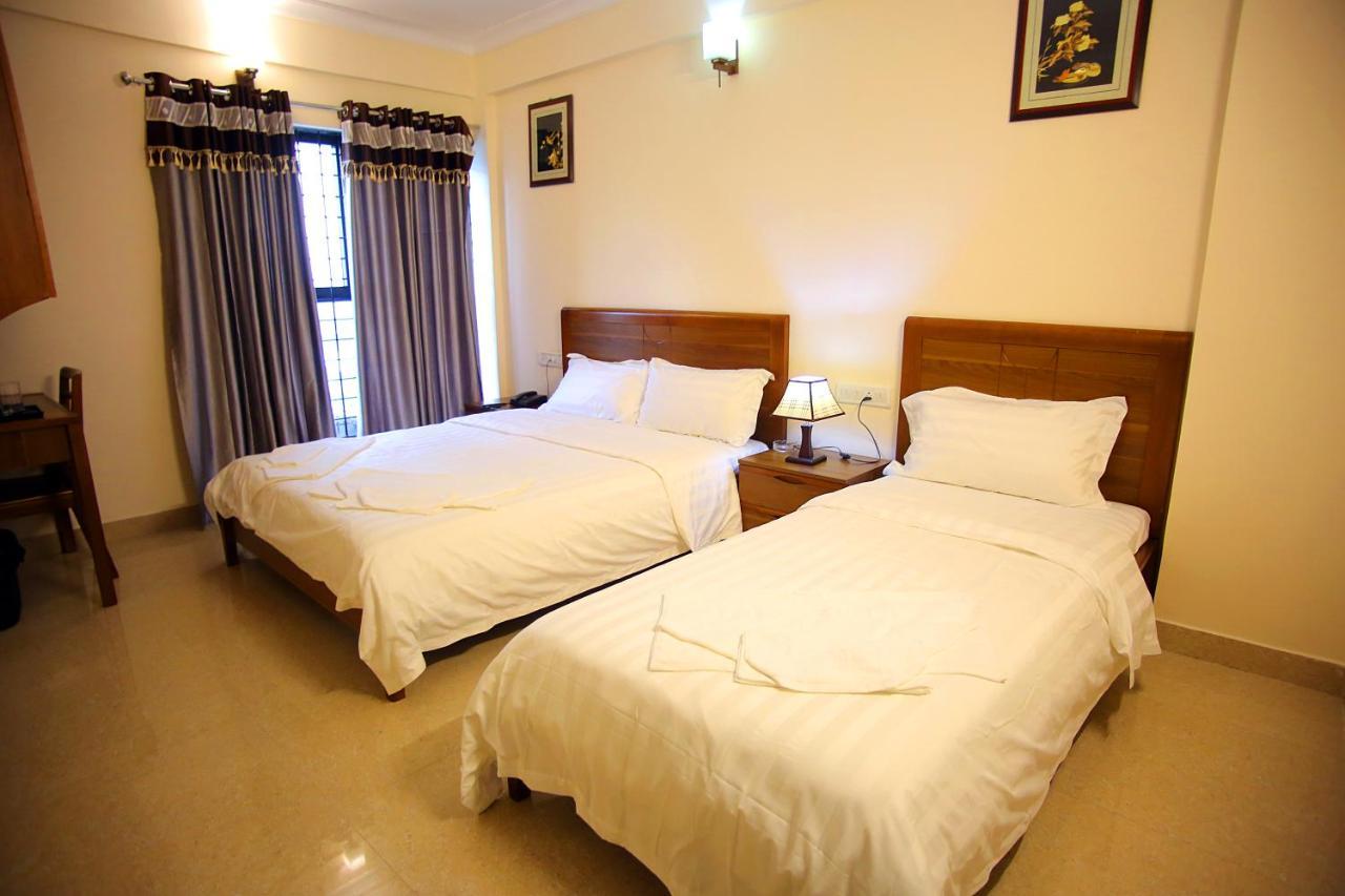 The Lounge Business Hotel Bangalore Exterior photo