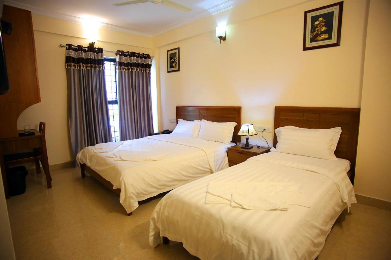 The Lounge Business Hotel Bangalore Exterior photo