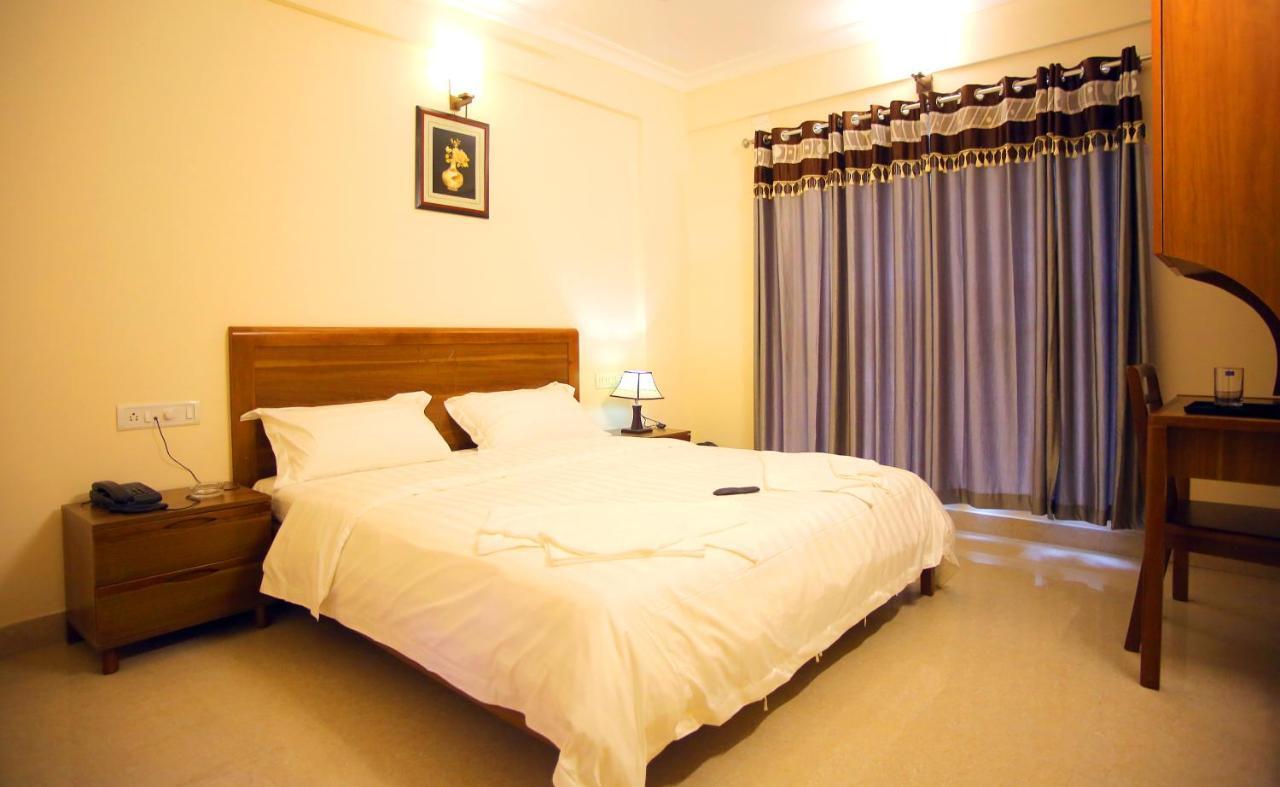 The Lounge Business Hotel Bangalore Exterior photo